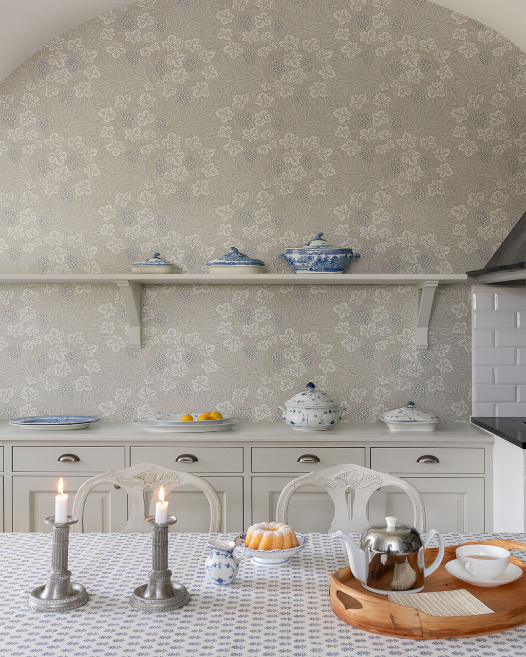 William Morris Wallpaper - Vine - Gray