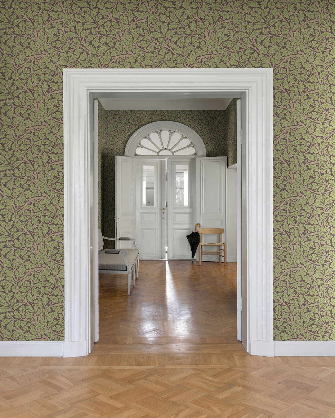 William Morris Wallpaper - Oak Tree - Plum Purple