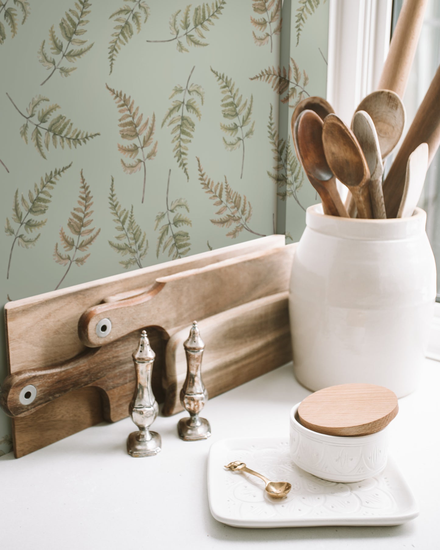 Summer Gray Behang - Vallende Varens - Aardse Groen