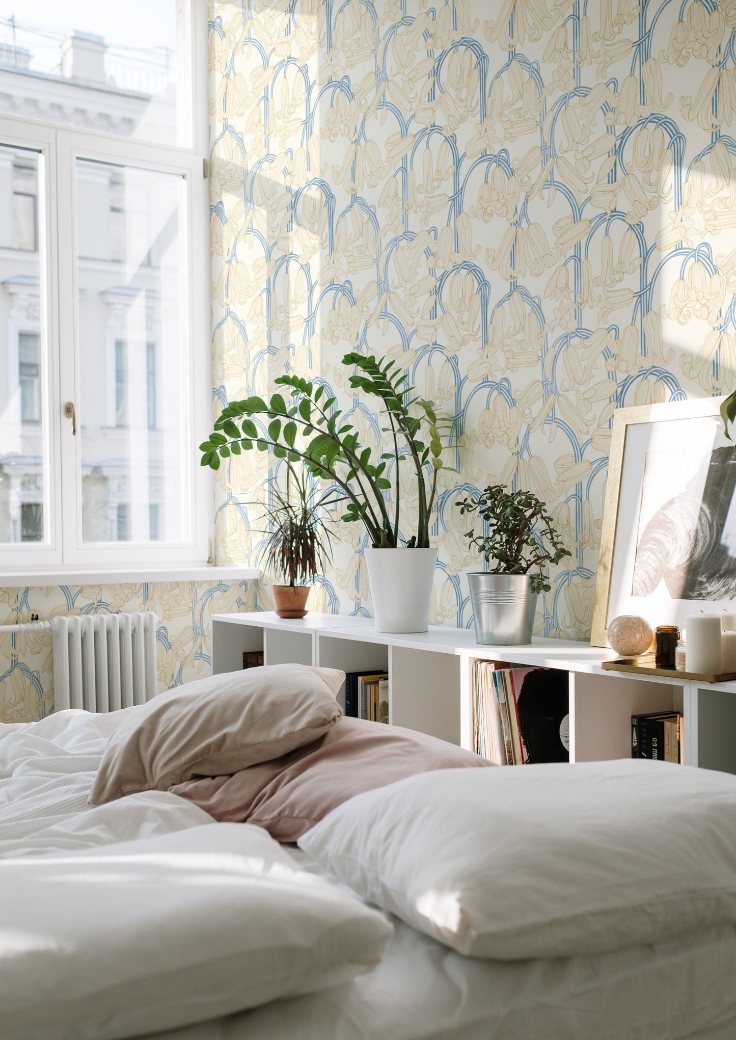 Summer Gray Wallpaper - Bluebells - Cream