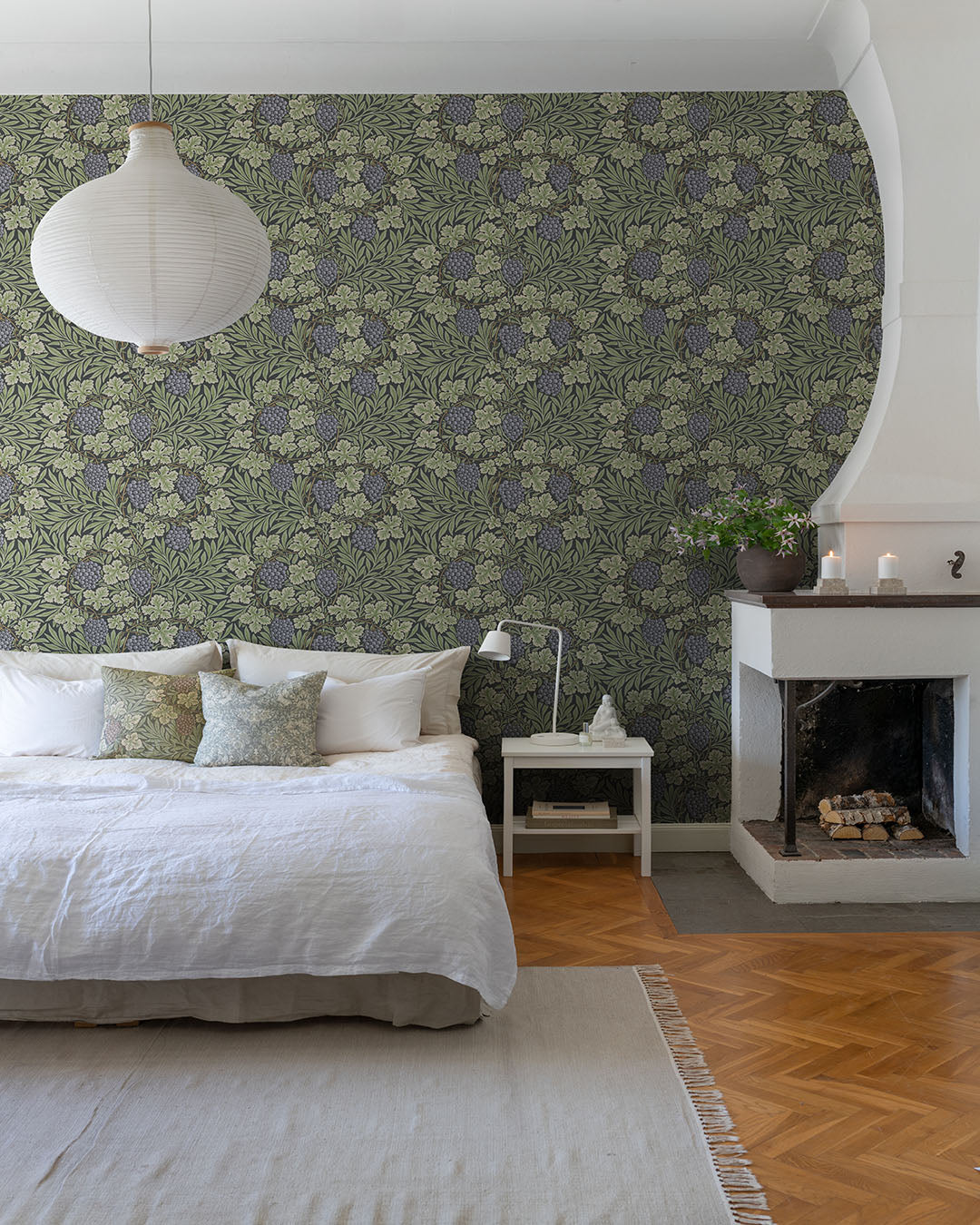 William Morris Wallpaper - Vine - Purple