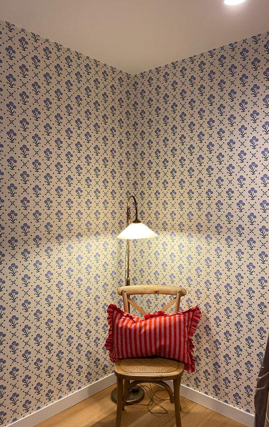 Summer Gray behang - Floral Trellis - Sky