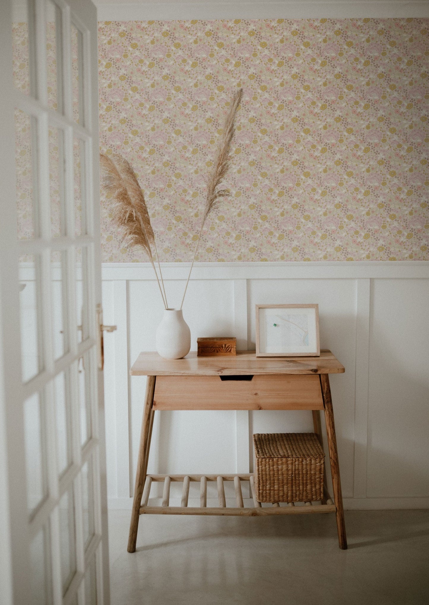 Summer Gray Wallpaper - Doris - Pink