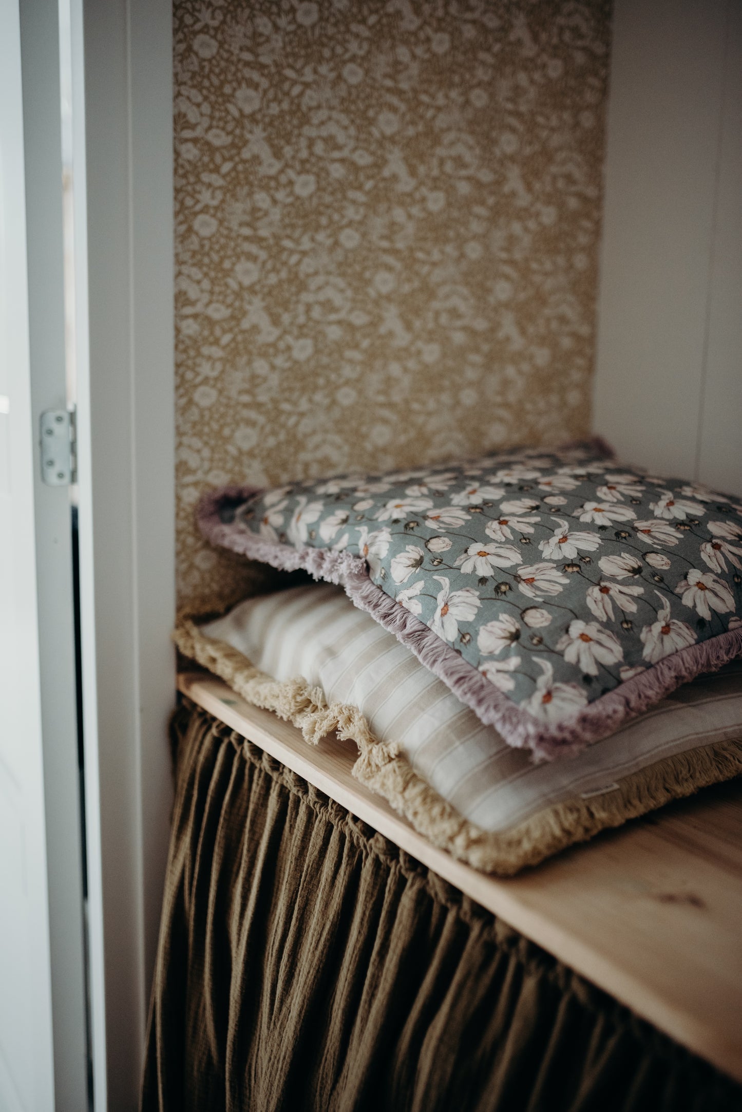 Linen Cushion Cover - Summer Gray - Daisies