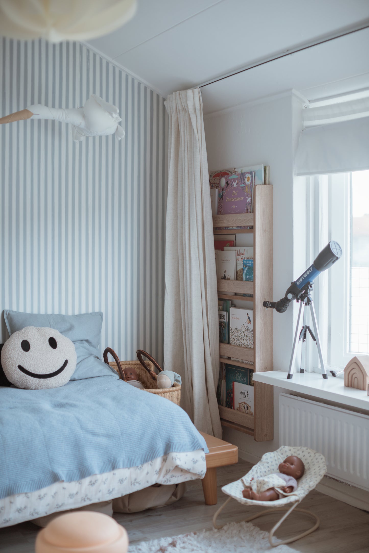 Wallpaper Stripes - French - Blue