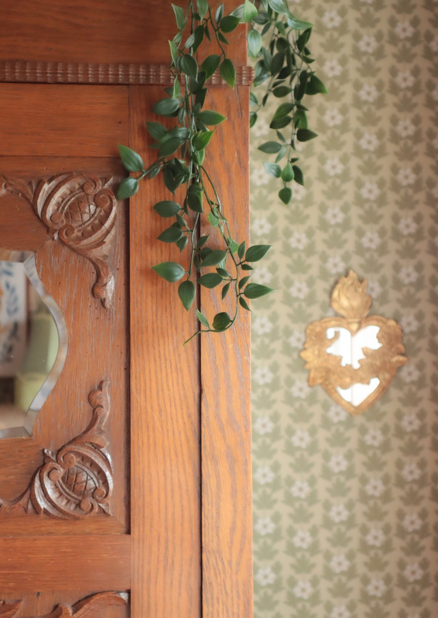 Summer Gray Wallpaper - Wood Anemone - Beige